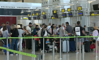 Aeroporturile din Spania sunt pline de persoane fără adăpost. Oficialii caută să-i înlăture Aeroporturile din Spania sunt pline de persoane fără adăpost. Oficialii caută să-i înlăture