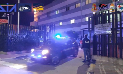Operațiune uriașă a polițiștilor din Italia împotriva temutei grupări mafiote 'Ndrangheta Operațiune uriașă a polițiștilor din Italia împotriva temutei grupări mafiote 'Ndrangheta