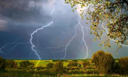 Cod GALBEN de ploi cu descărcări electrice și vânt puternic în toată țara. Anunțul făcut de meteorologi