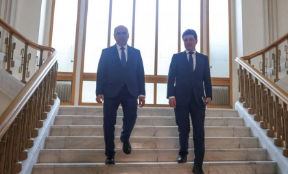Nicușor Dan estimează că România va avea Guvern în „3-4 săptămâni”: Să stabilim totul înainte, să nu fie apoi tensiuni. Bolojan, prima opțiune Nicușor Dan estimează că România va avea Guvern în „3-4 săptămâni”: Să stabilim totul înainte, să nu fie apoi tensiuni. Bolojan, prima opțiune