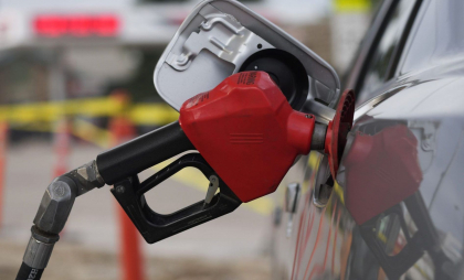 Prețul carburanților continuă să crească. Cât vor achita șoferii pentru benzină și motorină în weekend. Noile prețuri stabilite de ANRE - FOTO Prețul carburanților continuă să crească. Cât vor achita șoferii pentru benzină și motorină în weekend. Noile prețuri stabilite de ANRE - FOTO