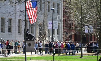 „Visul meu și al colegilor mei străini se transformă într-un coșmar”. Haos la Harvard după ce administrația Trump obligă studenții internaționali să plece de la universitate