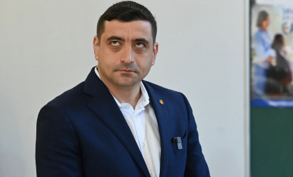 George Simion i-a transmis un mesaj în limba engleză lui Emmanuel Macron