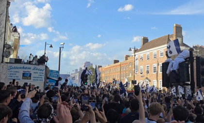 Sărbătoare la Londra! Drăgușin, alături de colegii de la Spurs în fața a peste 200.000 de fani
Sărbătoare la Londra! Drăgușin, alături de colegii de la Spurs în fața a peste 200.000 de fani