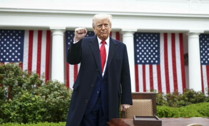 Val de scumpiri în SUA, după tarifele impuse de Trump. Primele mari companii care anunță creșteri de prețuri
