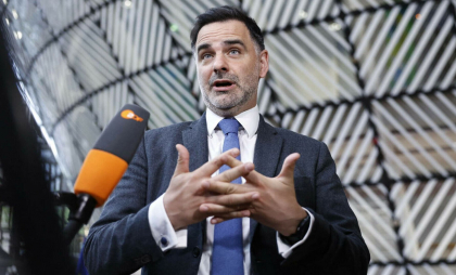 Franţa, în alertă: Donald Trump ameninţă cu suprataxe de 50% pentru vinuri şi cosmetice. „O situaţie absolut insuportabilă”