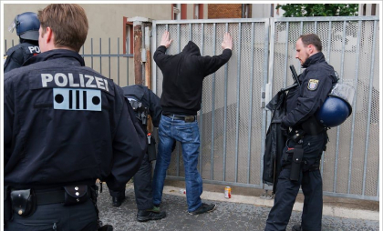Un bărbat originar din România, arestat de poliţia din Germania după ce şi-a furat propria maşină Un bărbat originar din România, arestat de poliţia din Germania după ce şi-a furat propria maşină