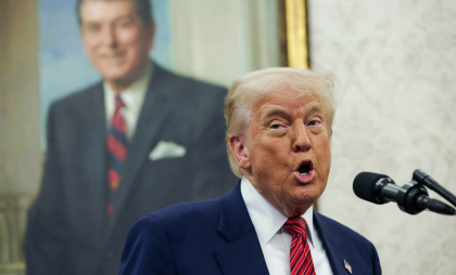 Planul lui Trump de a aduce producţia de iPhone-uri în SUA este aproape imposibil. Un telefon ar costa de trei ori mai mult Planul lui Trump de a aduce producţia de iPhone-uri în SUA este aproape imposibil. Un telefon ar costa de trei ori mai mult