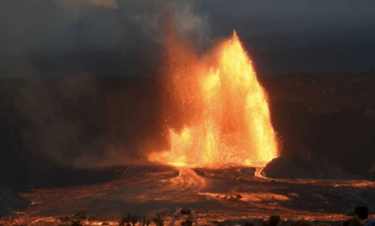 Imagini spectaculoase ale erupției vulcanului Kilauea din Hawaii - VIDEO Imagini spectaculoase ale erupției vulcanului Kilauea din Hawaii - VIDEO