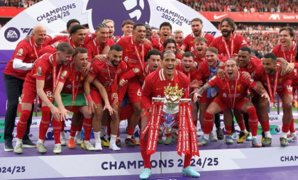 Liverpool a primit trofeul de campioană în Premier League, sub ochii lui Klopp + Gestul neașteptat aplaudat de întreg stadionul