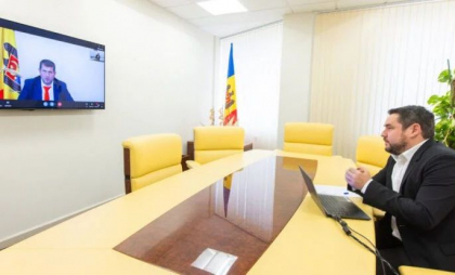 Autoritățile române i-au anulat buletinul românesc lui Alexei Lungu, liderul partidului Șansa, în spatele căruia stă fugarul Ilan Șor. Lungu, care are cetățenie română, este suspect de finanțarea ilegală din Rusia
Autoritățile române i-au anulat buletinul românesc lui Alexei Lungu, liderul partidului Șansa, în spatele căruia stă fugarul Ilan Șor. Lungu, care are cetățenie română, este suspect de finanțarea ilegală din Rusia