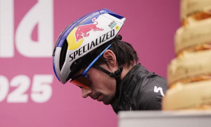 Unul dintre principalii favoriți abandonează în Giro d'Italia după o nouă căzătură Unul dintre principalii favoriți abandonează în Giro d'Italia după o nouă căzătură