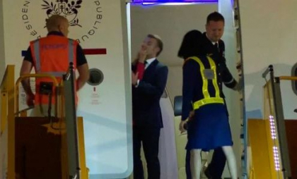Un expert în limbajul trupului dezvăluie semnele clare că Emmanuel și Brigitte Macron sunt „disperați să pretindă că totul e în regulă” - VIDEO