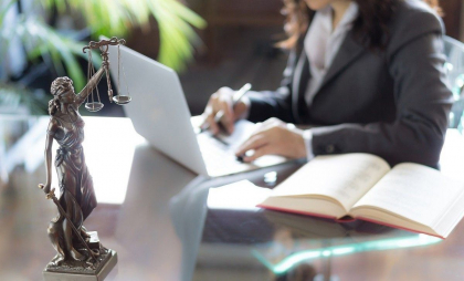 Fost avocat - condamnat pentru trafic de influența pretins asupra procurorilor: Ar fi pretins peste 1000 de euro. Ce pedeapsă a primit