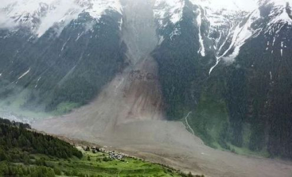 Catastrofă în Alpii Elvețieni: Un ghețar s-a prăbușit peste un sat, distrugând totul în cale. Momentele dramatice, surprinse în imagini - FOTO/ VIDEO Catastrofă în Alpii Elvețieni: Un ghețar s-a prăbușit peste un sat, distrugând totul în cale. Momentele dramatice, surprinse în imagini - FOTO/ VIDEO