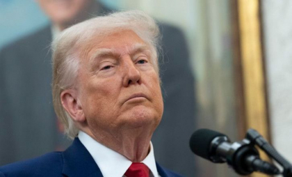 O curte de apel restabileşte tarifele lui Trump, după ce acestea fuseseră declarate neconstituţionale cu o zi înainte
O curte de apel restabileşte tarifele lui Trump, după ce acestea fuseseră declarate neconstituţionale cu o zi înainte