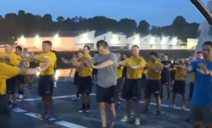 Pete Hegseth s-a antrenat alături de trupele americane pe un portavion, în Singapore. Imagini inedite cu șeful Pentagonului Pete Hegseth s-a antrenat alături de trupele americane pe un portavion, în Singapore. Imagini inedite cu șeful Pentagonului