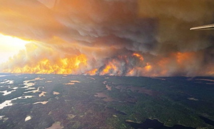 Incendiile de vegetație scăpate de sub control din Canada alungă mii de oameni din case: „Avem nevoie de ploi”
