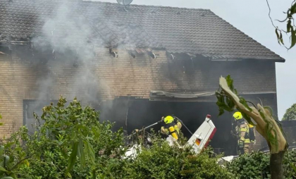 Un avion s-a prăbușit pe o casă în Germania - VIDEO Un avion s-a prăbușit pe o casă în Germania - VIDEO