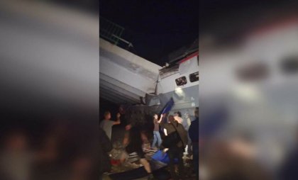 Șapte oameni au murit în Rusia, după ce un pod s-a prăbușit peste un tren. Ce spun autoritățile - VIDEO Șapte oameni au murit în Rusia, după ce un pod s-a prăbușit peste un tren. Ce spun autoritățile - VIDEO
