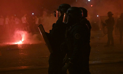 Sărbătoare scăpată de sub control în Paris după ce PSG a câștigat Liga Campionilor: Poliția a intervenit în forță contra fanilor violenți - VIDEO
Sărbătoare scăpată de sub control în Paris după ce PSG a câștigat Liga Campionilor: Poliția a intervenit în forță contra fanilor violenți - VIDEO