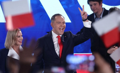 LIVE TEXT. Polonezii și-au decis noul președinte: Euroscepticul Karol Nawrocki a obținut un scor de 50,9%. Proeuropeanul Rafał Trzaskowski a primit cu 370.000 de voturi mai puțin. Oamenii lui Nawrocki amenință cu alegeri anticipate și cu picarea guvernului Tusk 
