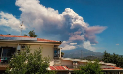 Avertismentul Italiei pentru turiști, după erupția vulcanului Etna. Imagini dramatice surprinse pe versantul său – VIDEO
