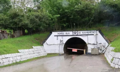 Salina Praid înghite pământul, fisurile se extind și pe dealurile din apropiere. ”Luăm cu noi doar câteva haine”
