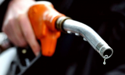 Benzina se ieftinește, iar motorina se scumpește. Noile prețuri stabilite de ANRE pentru carburanți - FOTO Benzina se ieftinește, iar motorina se scumpește. Noile prețuri stabilite de ANRE pentru carburanți - FOTO