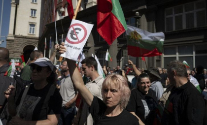 Bulgaria, divizată în privința aderării la euro. Jumătate din populație nu susține moneda comună - GALERIE FOTO Bulgaria, divizată în privința aderării la euro. Jumătate din populație nu susține moneda comună - GALERIE FOTO
