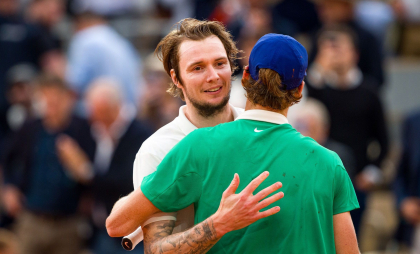 Bublik și-a luat bilet de avion dinaintea meciului cu Sinner! Cum l-a impresionat italianul la Roland Garros
Bublik și-a luat bilet de avion dinaintea meciului cu Sinner! Cum l-a impresionat italianul la Roland Garros