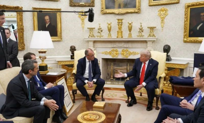 Donald Trump a comparat războiul din Ucraina cu o ceartă între „copii”. Friedrich Merz a spus că liderul american este „persoana cheie” pentru a opri conflictul