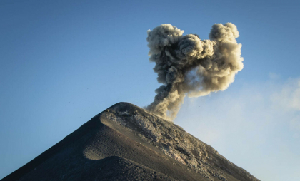 Sute de persoane evacuate după ce un vulcan „s-a trezit” în Guatemala - VIDEO Sute de persoane evacuate după ce un vulcan „s-a trezit” în Guatemala - VIDEO