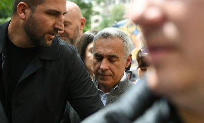 Călin Georgescu, la Parchetul General român. Procurorii i-au prelungit controlul judiciar - VIDEO Călin Georgescu, la Parchetul General român. Procurorii i-au prelungit controlul judiciar - VIDEO