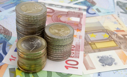 Curs valutar BNM pentru 6 iunie. Cât costă astăzi un euro și un dolar - FOTO
Curs valutar BNM pentru 6 iunie. Cât costă astăzi un euro și un dolar - FOTO