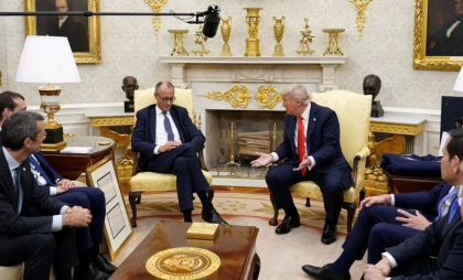 Ce i-a dezvăluit Trump lui Merz despre conversația cu Putin. Rusia și Ucraina ar trebui lăsate să se lupte pentru o vreme, a spus președintele american Ce i-a dezvăluit Trump lui Merz despre conversația cu Putin. Rusia și Ucraina ar trebui lăsate să se lupte pentru o vreme, a spus președintele american