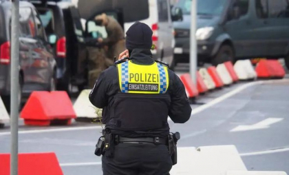 O maşină a intrat într-un grup de oameni în oraşul german Passau