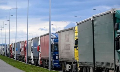 Rusia paralizează transportul de marfă: Cozi kilometrice și controale drastice după operațiunea „Pânza de păianjen” Rusia paralizează transportul de marfă: Cozi kilometrice și controale drastice după operațiunea „Pânza de păianjen”