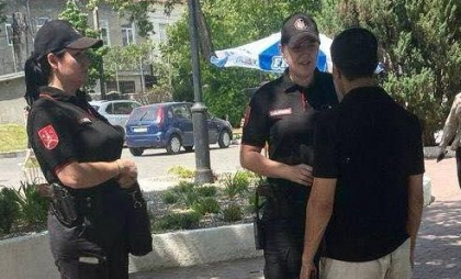 O femeie, agresată în plină stradă de un bărbat la Bălți, salvată de carabinieri. Individul nu se află la prima abatere