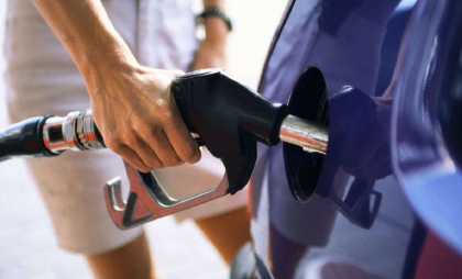 Benzina se ieftinește, iar motorina se scumpește. Noile prețuri stabilite de ANRE pentru carburanți - FOTO Benzina se ieftinește, iar motorina se scumpește. Noile prețuri stabilite de ANRE pentru carburanți - FOTO