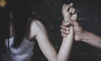 Va sta 7 ani după gratii pentru că și-a bătut fosta soție: Un bărbat - condamnat pentru violență în familie
