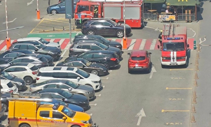 Mai multe mașini de pompieri, observate lângă un centru comercial din capitală. Ce s-a întâmplat - FOTO