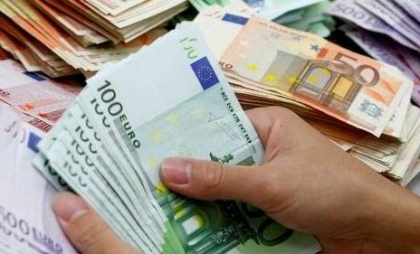 Curs valutar BNM pentru 10 iunie. Cât costă astăzi un euro și un dolar - FOTO
Curs valutar BNM pentru 10 iunie. Cât costă astăzi un euro și un dolar - FOTO