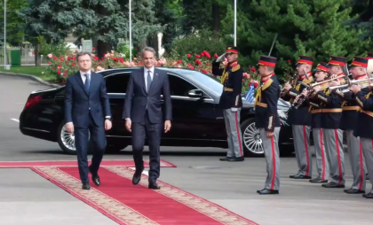 Prim-ministrului Greciei, Kyriakos Mitsotakis, a ajuns la Chișinău. Oficialul - primit de către prim-ministrul Dorin Recean la Guvern - VIDEO