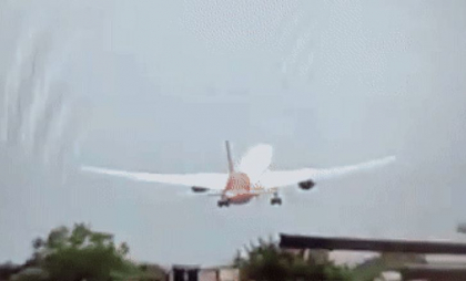 Momentul în care avionul Air India se prăbușește la Ahmedabad, imediat după decolarea spre Londra - VIDEO 