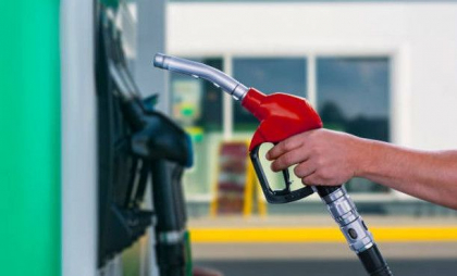 Săptămâna începe cu scumpiri la carburanți. Cât vor achita șoferii pentru benzină și motorină. Noile prețuri stabilite de ANRE - FOTO