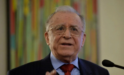 Fostul preşedinte al României, Ion Iliescu are cancer pulmonar. A fost operat pentru degajarea căilor respiratorii Fostul preşedinte al României, Ion Iliescu are cancer pulmonar. A fost operat pentru degajarea căilor respiratorii
