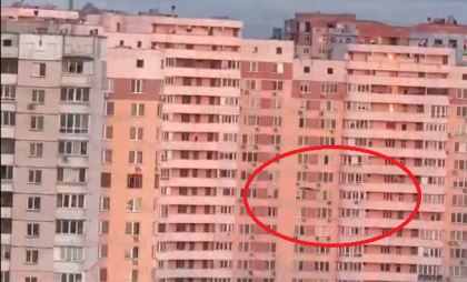 Momentul în care o dronă rusească lovește un bloc de locuințe din Kiev la primele ore ale dimineții - VDEO Momentul în care o dronă rusească lovește un bloc de locuințe din Kiev la primele ore ale dimineții - VDEO