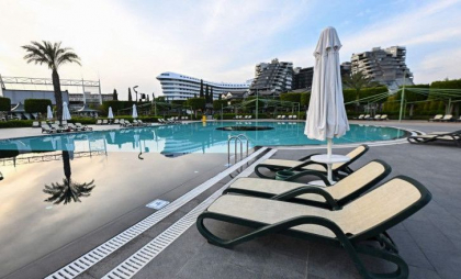 4.000 de hoteluri din Turcia au fost închise chiar la început de sezon. Unii turiști s-au trezit fără cazare
4.000 de hoteluri din Turcia au fost închise chiar la început de sezon. Unii turiști s-au trezit fără cazare