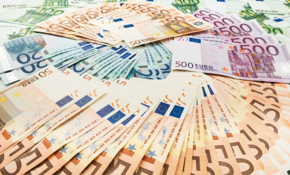 Curs valutar BNM pentru 17 iunie. Cât costă astăzi un euro și un dolar - FOTO
Curs valutar BNM pentru 17 iunie. Cât costă astăzi un euro și un dolar - FOTO